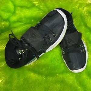 Nike Kyrie 6 shutter shades glow in the dark heel